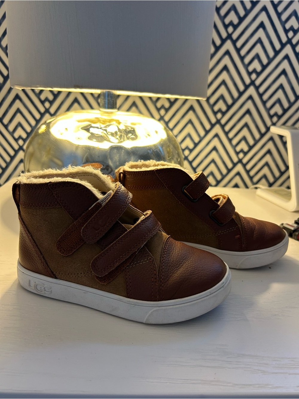 UGG Rennon II - Kids Brown Leather & Suede Shearling-Trim High-Top Sneaker/Boot